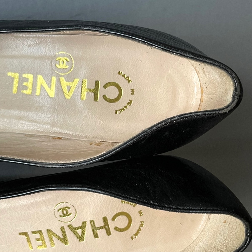 CHANEL CC Logo High Heels Leather Black Pumps - Picture 8 of 16
